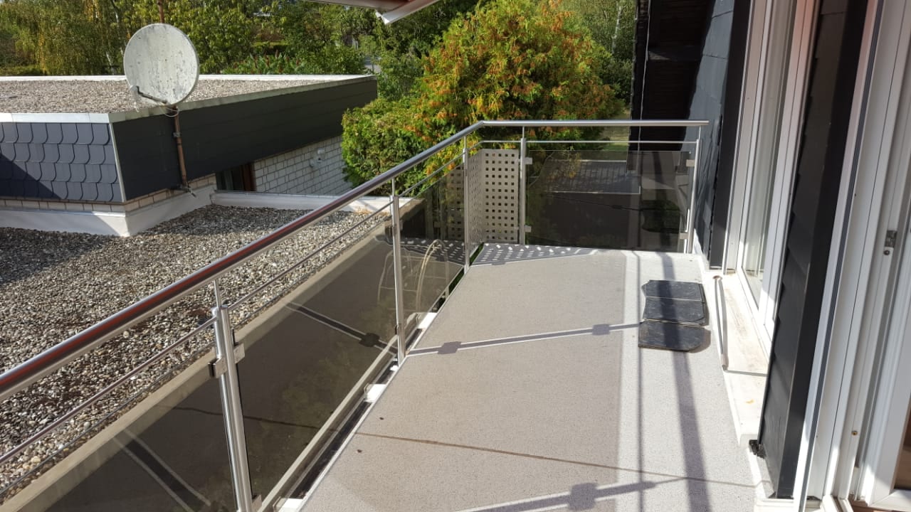 Balkon mit Glasgeländer – Referenz 23 – AN Metallbau GmbH