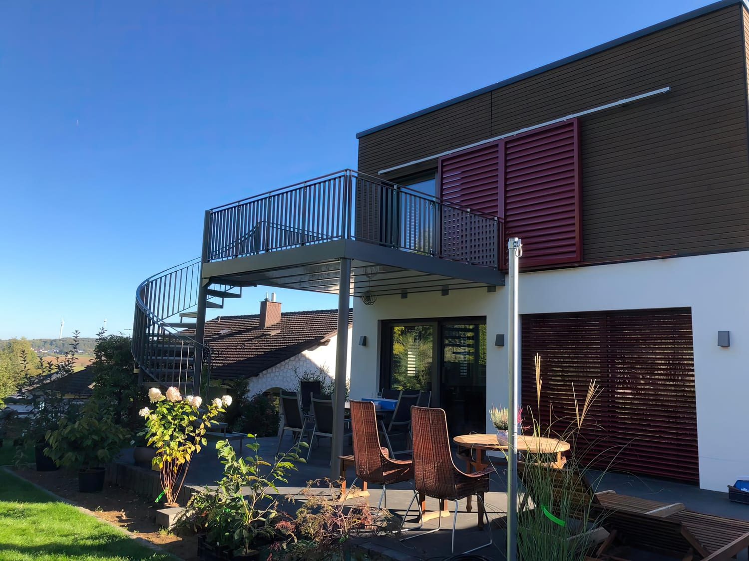 Balkon mit Glasgeländer – Referenz 40 – AN Metallbau GmbH